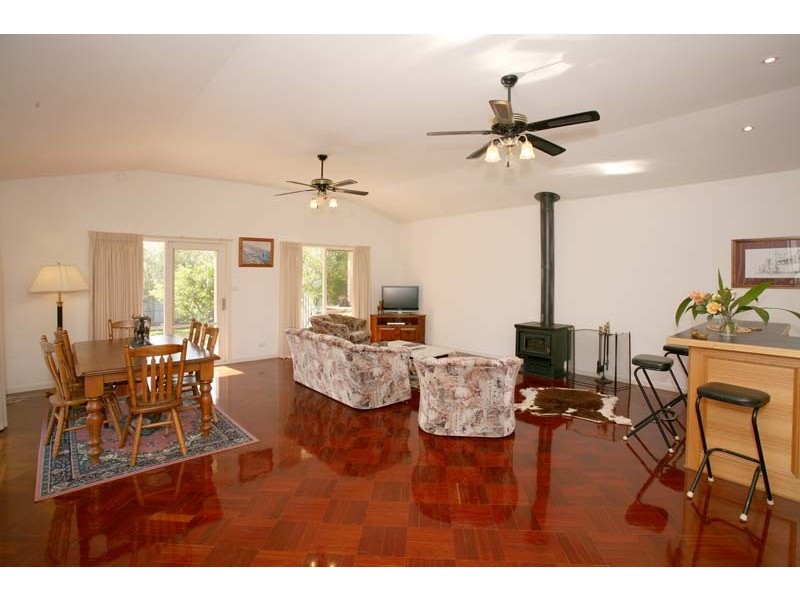 9 Brook Crescent, Box Hill South VIC 3128