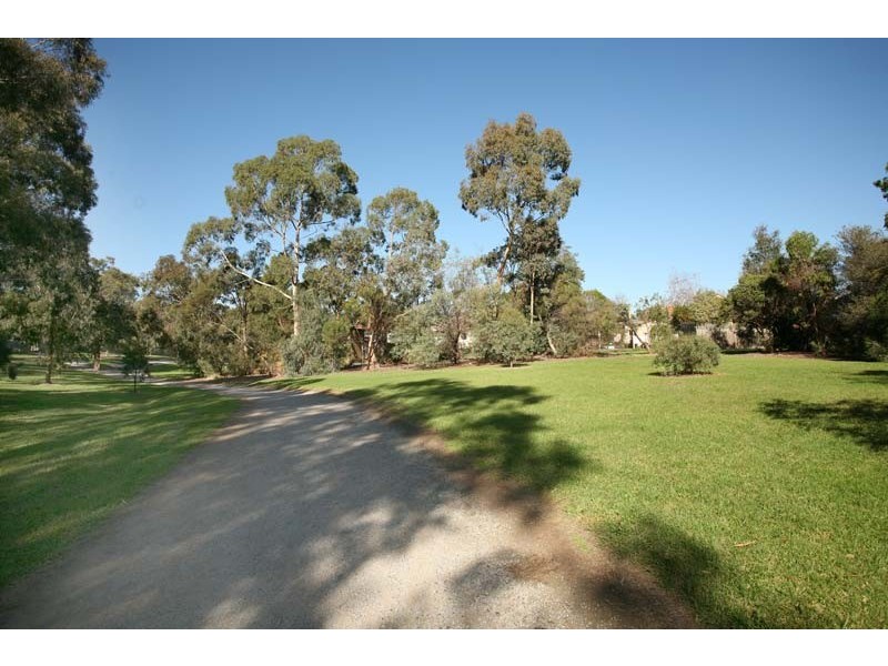 9 Brook Crescent, Box Hill South VIC 3128