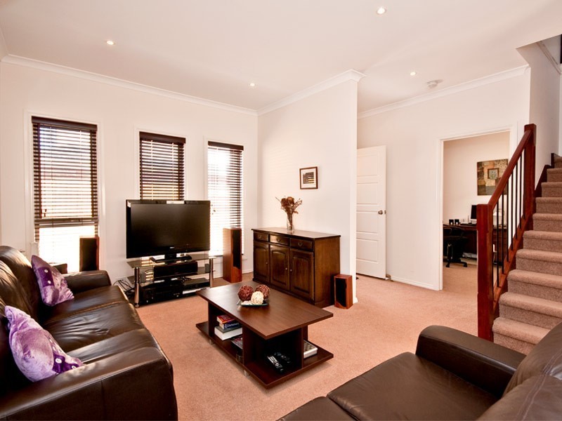 2/123 Melrose Drive, Tullamarine VIC 3043