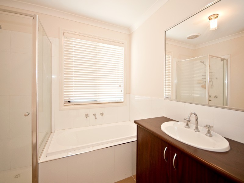 2/123 Melrose Drive, Tullamarine VIC 3043