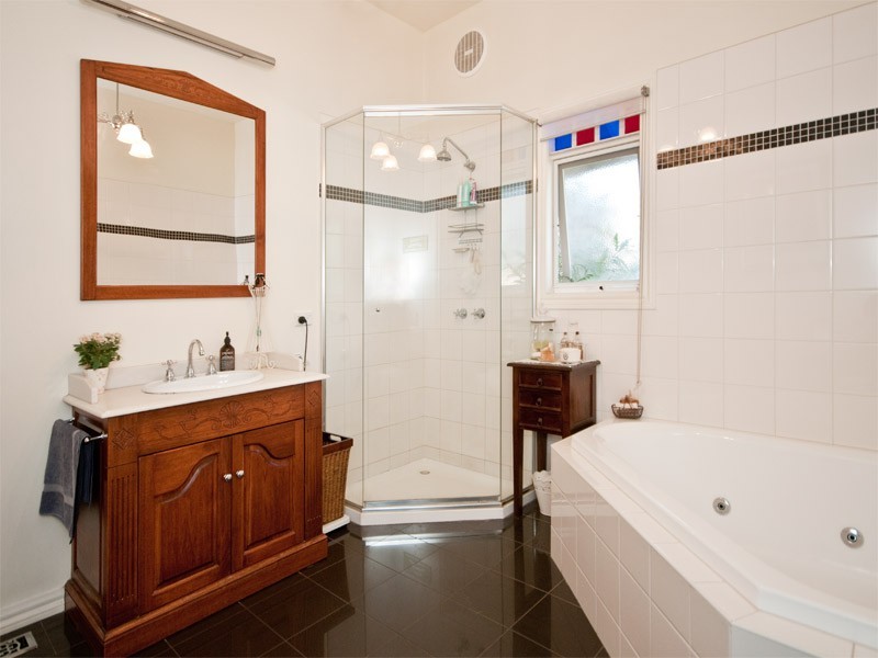 42 Whitehorse Road, Blackburn VIC 3130