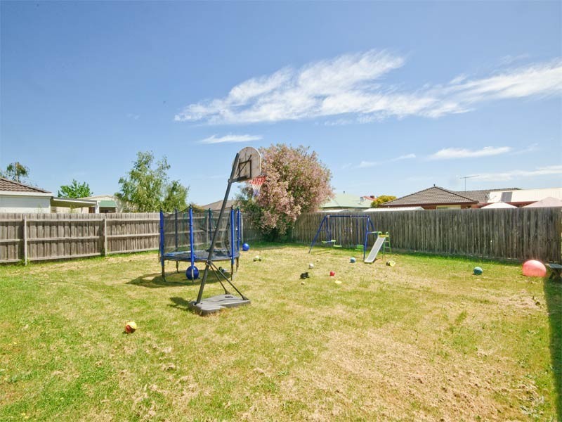 63  Greenwood Drive, Carrum Downs VIC 3201