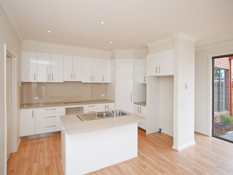 2/52 Hawthorn Road, Burwood East VIC 3151
