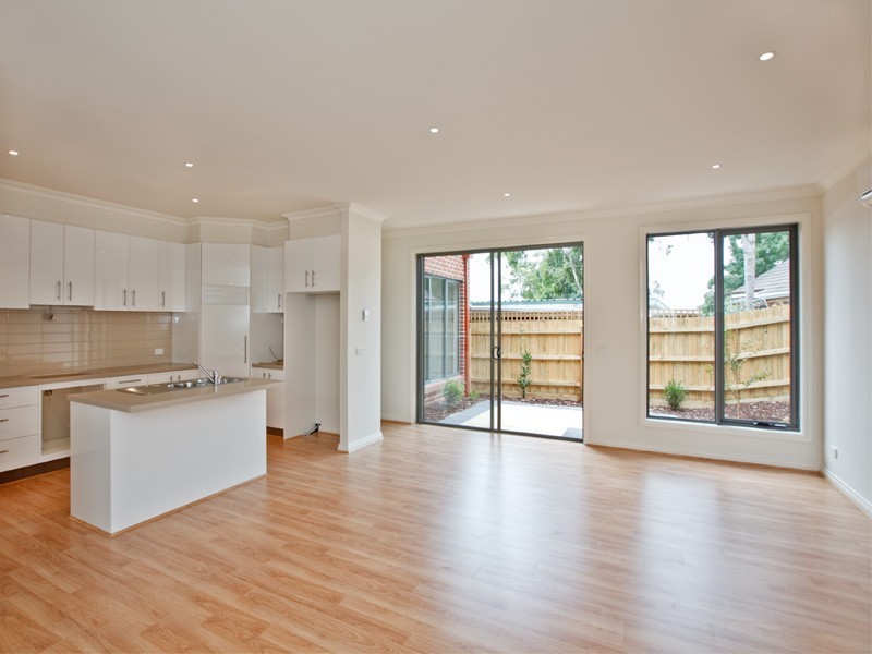 2/52 Hawthorn Road, Burwood East VIC 3151