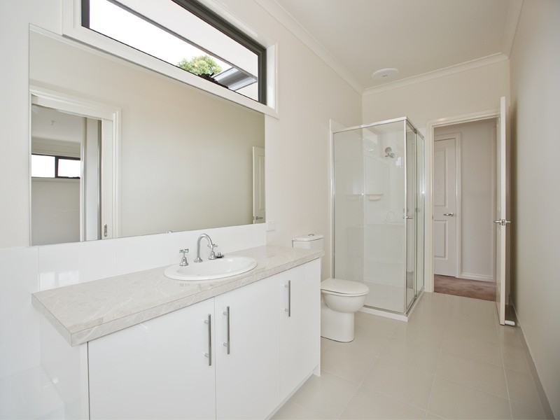 2/52 Hawthorn Road, Burwood East VIC 3151