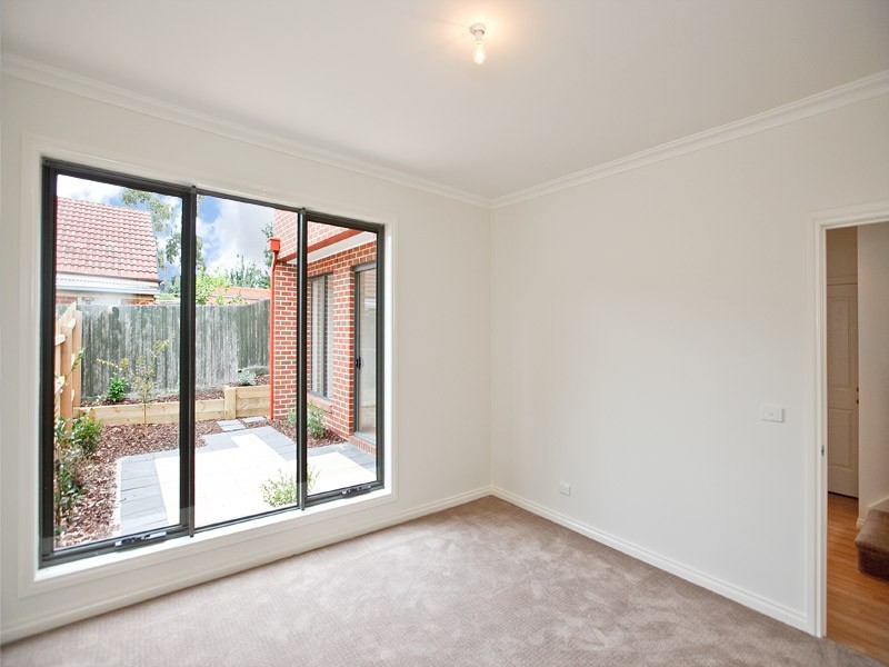 2/52 Hawthorn Road, Burwood East VIC 3151