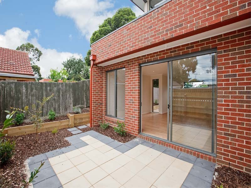 2/52 Hawthorn Road, Burwood East VIC 3151