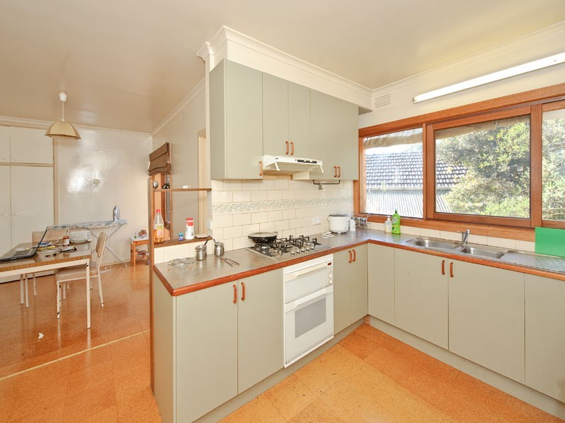 15 Warnes Road, Mitcham VIC 3132