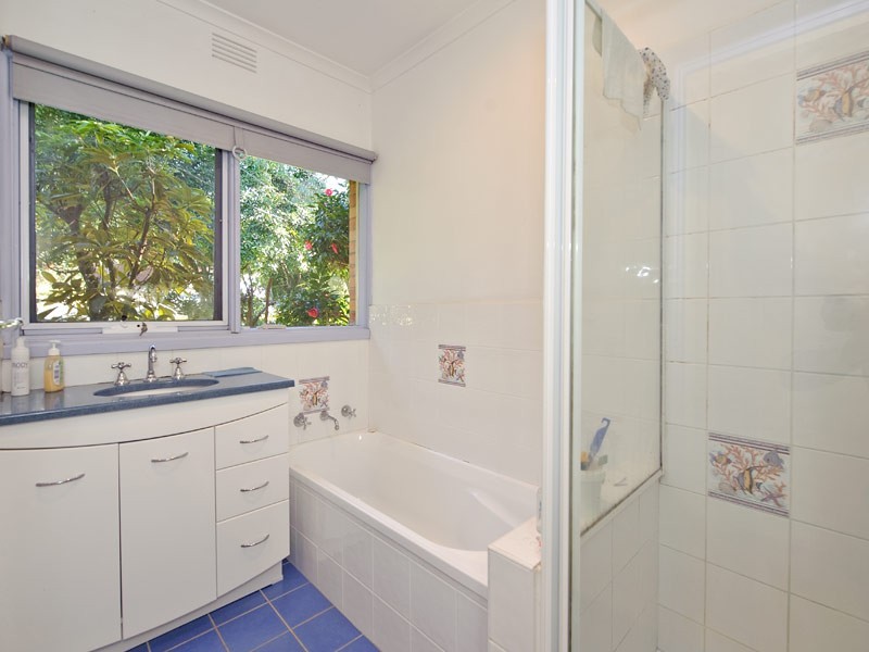 15 Warnes Road, Mitcham VIC 3132