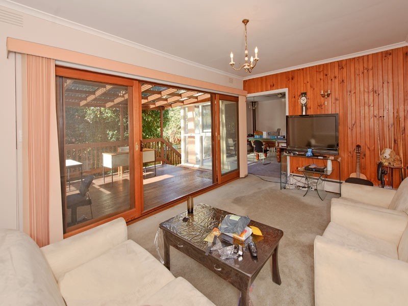 15 Warnes Road, Mitcham VIC 3132