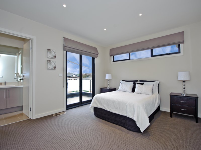 1/1 Narallah Grove, Box Hill North VIC 3129