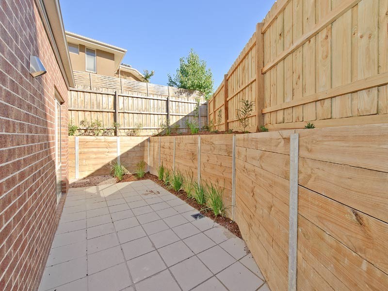 4/2 Minna Street, Blackburn VIC 3130