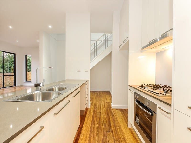 1a Tarrangower Avenue, Mitcham VIC 3132
