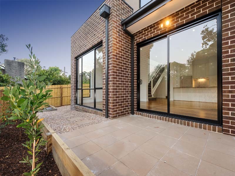 1a Tarrangower Avenue, Mitcham VIC 3132