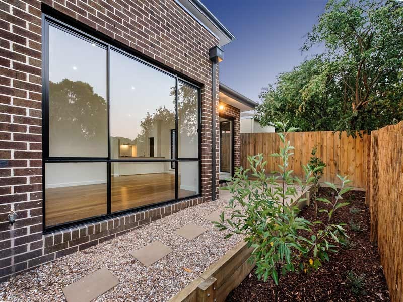 1a Tarrangower Avenue, Mitcham VIC 3132