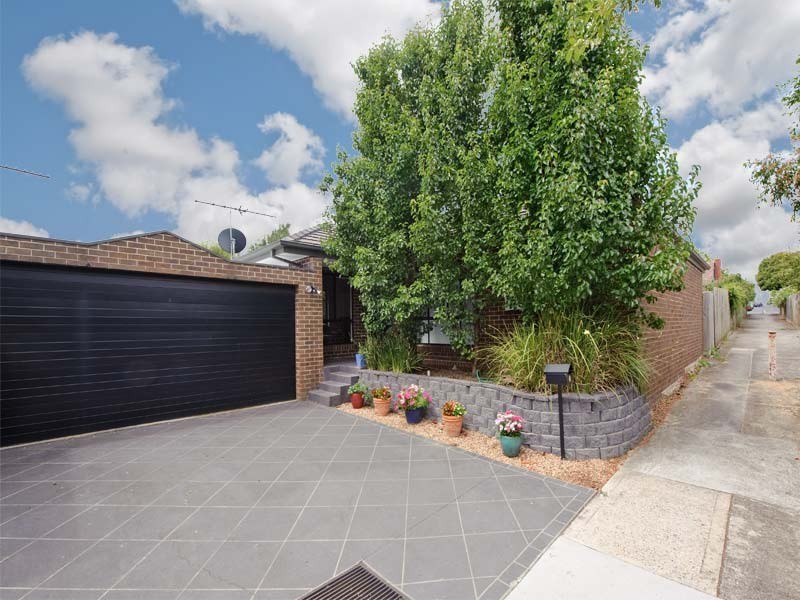 2 Papagee Lane, Box Hill North VIC 3129