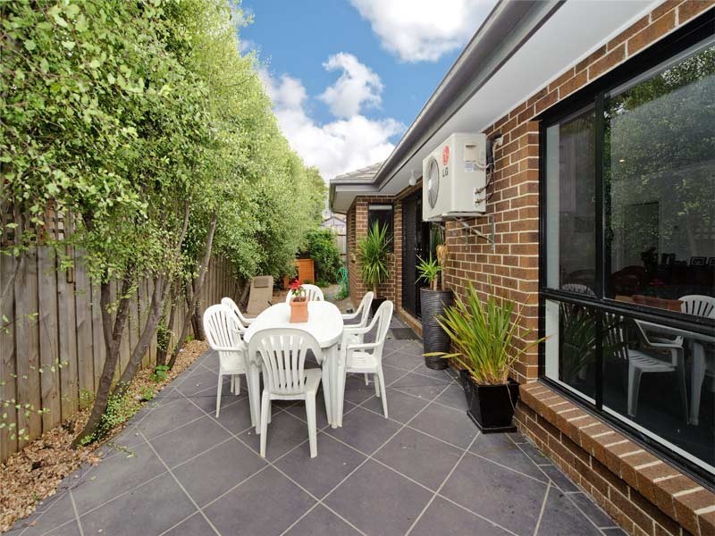 2 Papagee Lane, Box Hill North VIC 3129