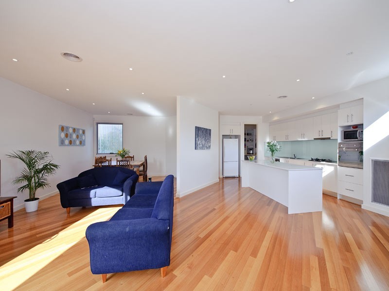 3/4 Dora Avenue, Blackburn VIC 3130