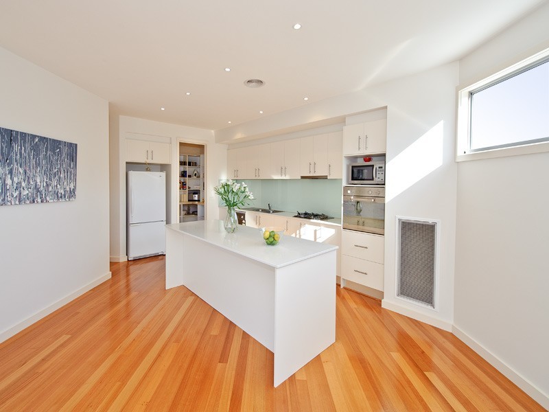 3/4 Dora Avenue, Blackburn VIC 3130