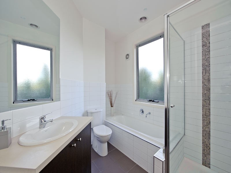 3/4 Dora Avenue, Blackburn VIC 3130