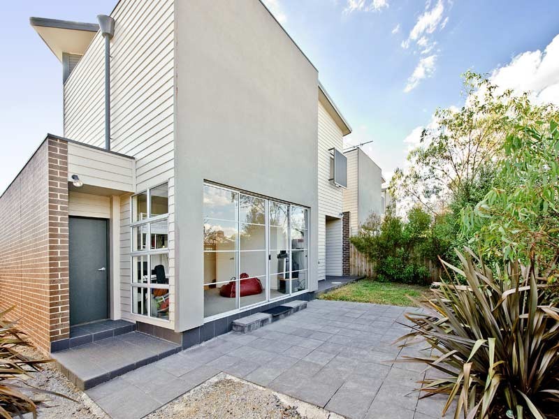 3/4 Dora Avenue, Blackburn VIC 3130