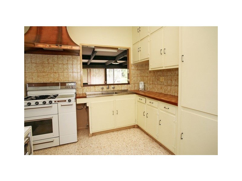 16 Hiddleston Avenue, Box Hill South VIC 3128