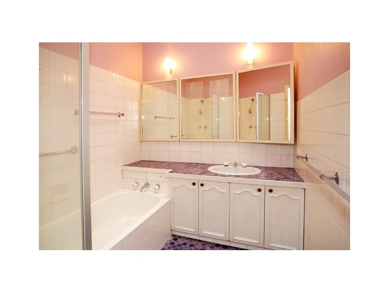 16 Hiddleston Avenue, Box Hill South VIC 3128