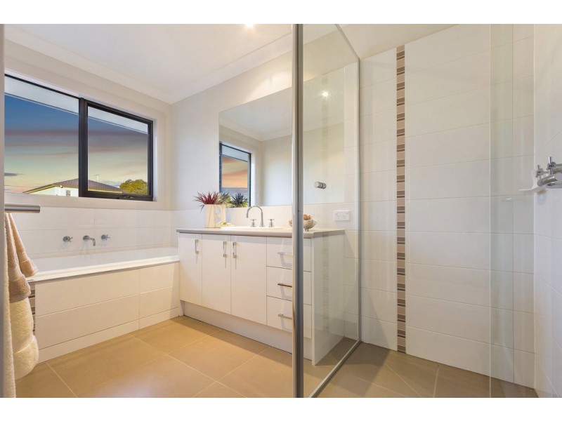 8a Vannam Drive, Ashwood VIC 3147