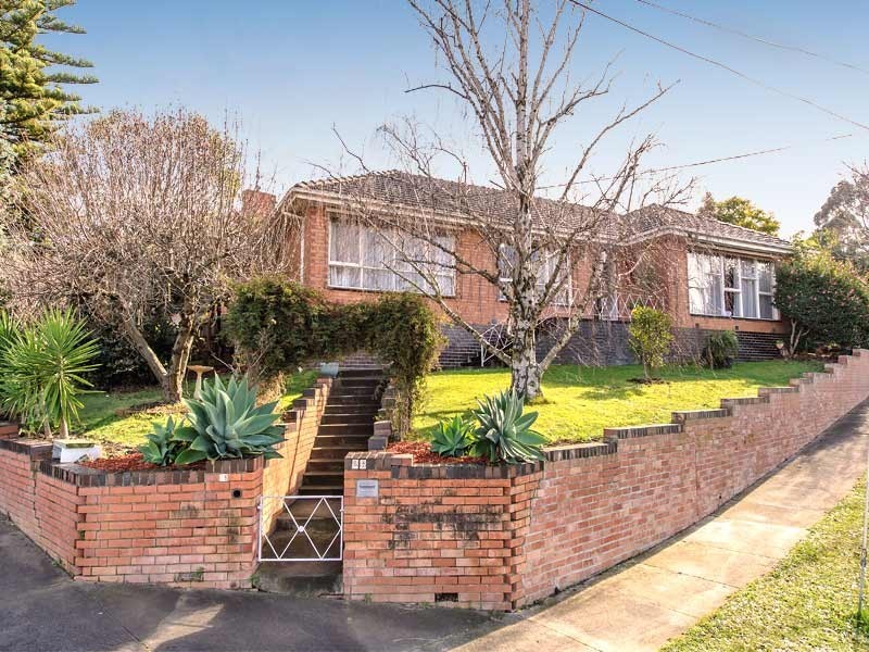 26 Douglas Ave, Box Hill South VIC 3128