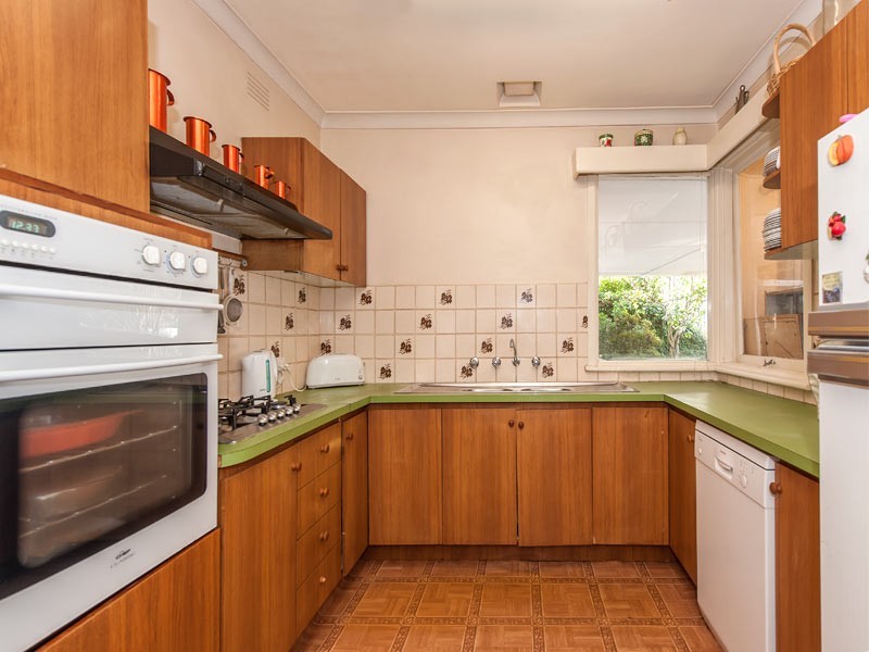 26 Douglas Ave, Box Hill South VIC 3128