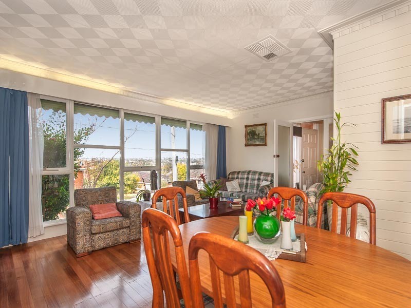 26 Douglas Ave, Box Hill South VIC 3128