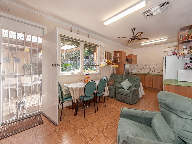26 Douglas Ave, Box Hill South VIC 3128