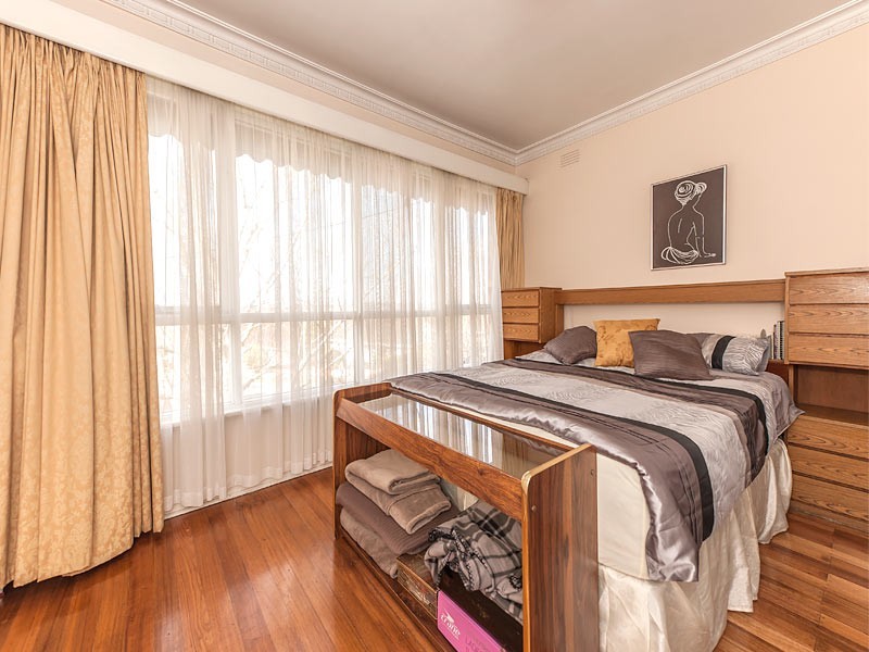 26 Douglas Ave, Box Hill South VIC 3128