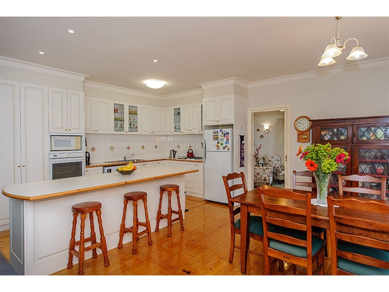 5 Beaver  Street, Box Hill South VIC 3128