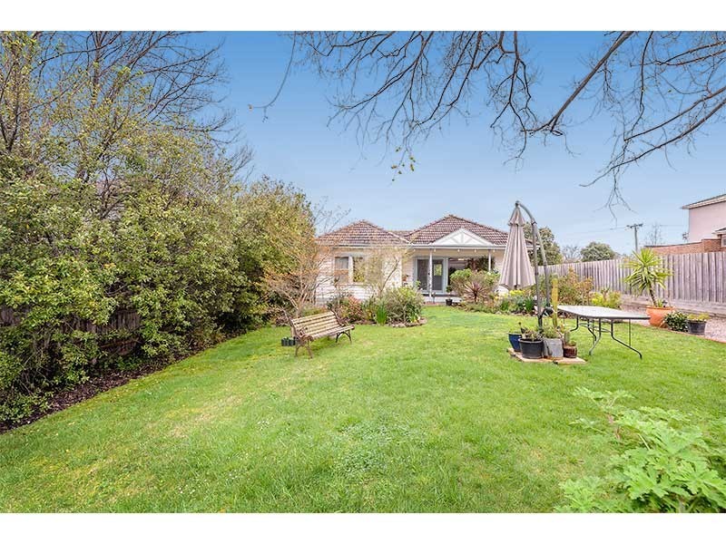 5 Beaver  Street, Box Hill South VIC 3128