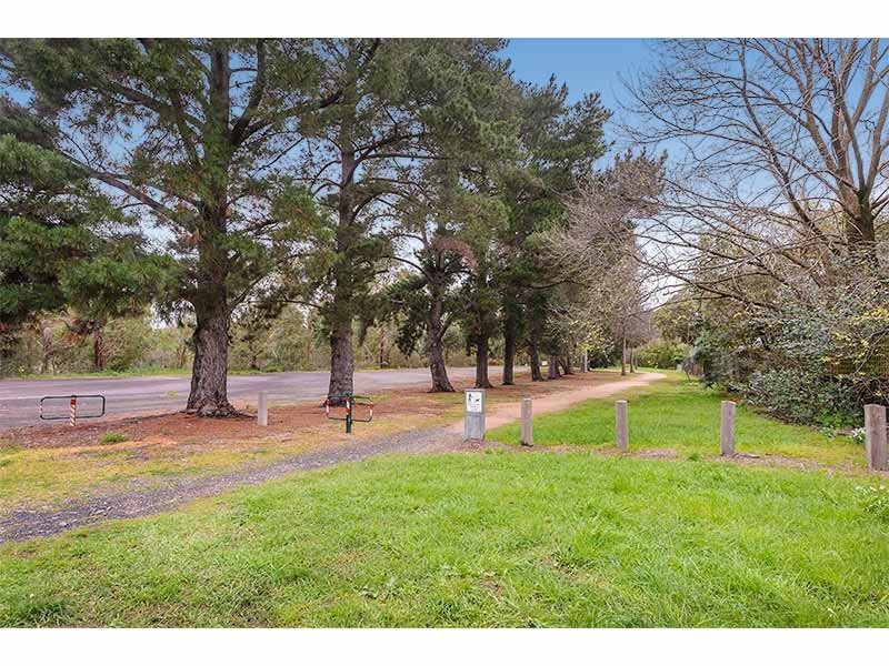 5 Beaver  Street, Box Hill South VIC 3128