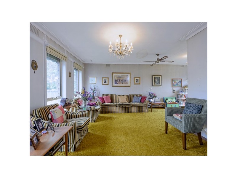 17 Travers Crescent, Burwood East VIC 3151