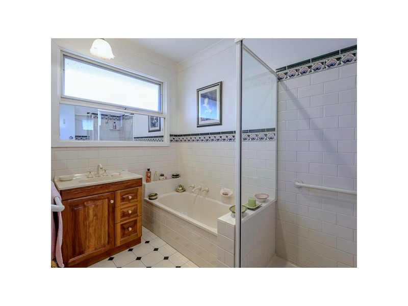 17 Travers Crescent, Burwood East VIC 3151