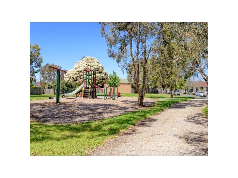 17 Travers Crescent, Burwood East VIC 3151