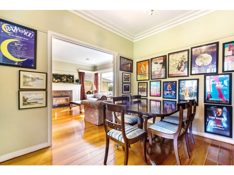 14 Narallah Grove, Box Hill North VIC 3129