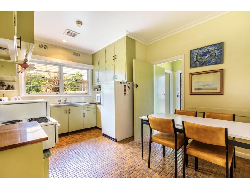 14 Narallah Grove, Box Hill North VIC 3129