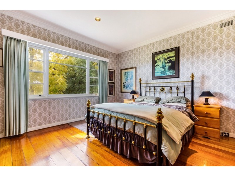 14 Narallah Grove, Box Hill North VIC 3129