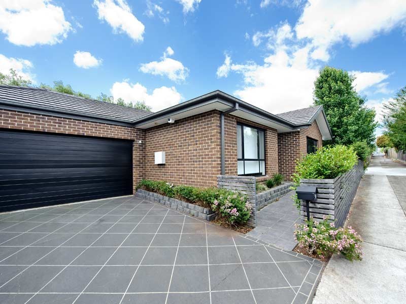 1 Papagee Lane, Box Hill North VIC 3129