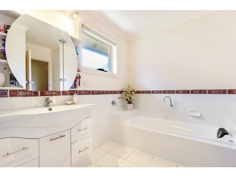 4 Aston Court, Burwood East VIC 3151