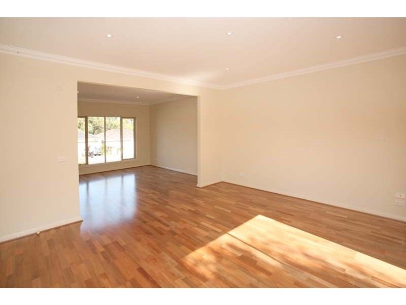 25 Kneale Drive, Box Hill North VIC 3129