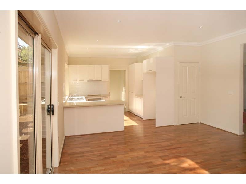 25 Kneale Drive, Box Hill North VIC 3129