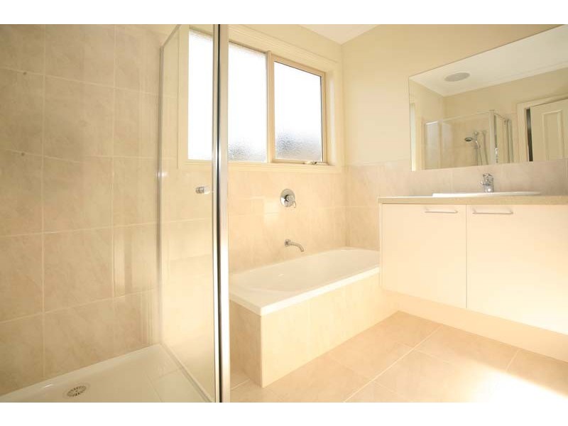 25 Kneale Drive, Box Hill North VIC 3129