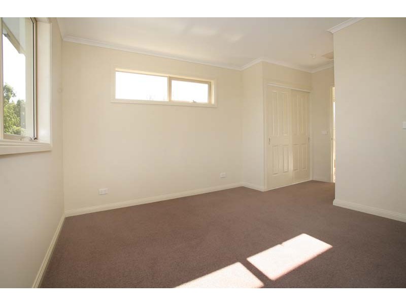 25 Kneale Drive, Box Hill North VIC 3129