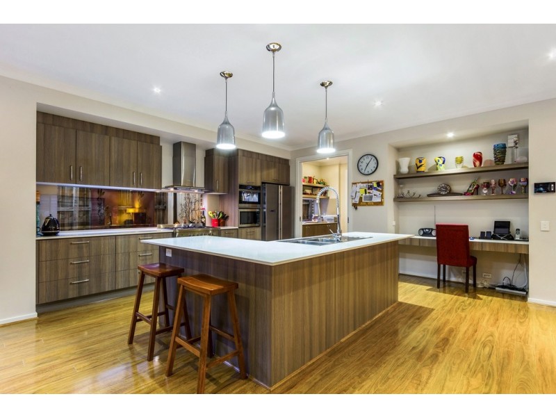 28 Cherry Orchard Rise, Box Hill North VIC 3129