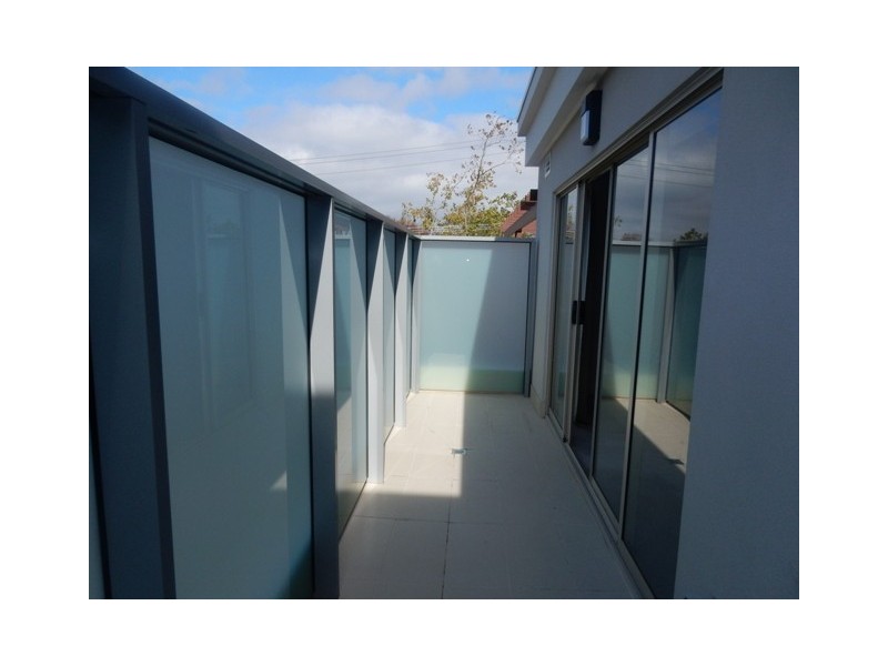 18/98 Carrington Road, Box Hill VIC 3128